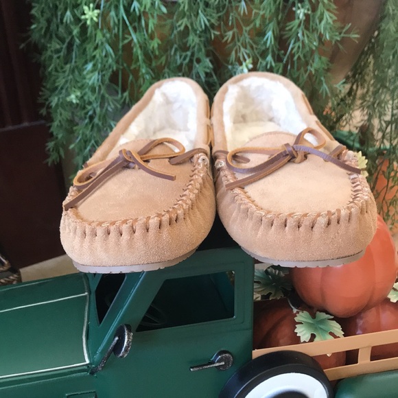 Brand New Minnetonka Genuine Suede Slip-On Moccasin Slipper Shoes - Picture 5 of 14